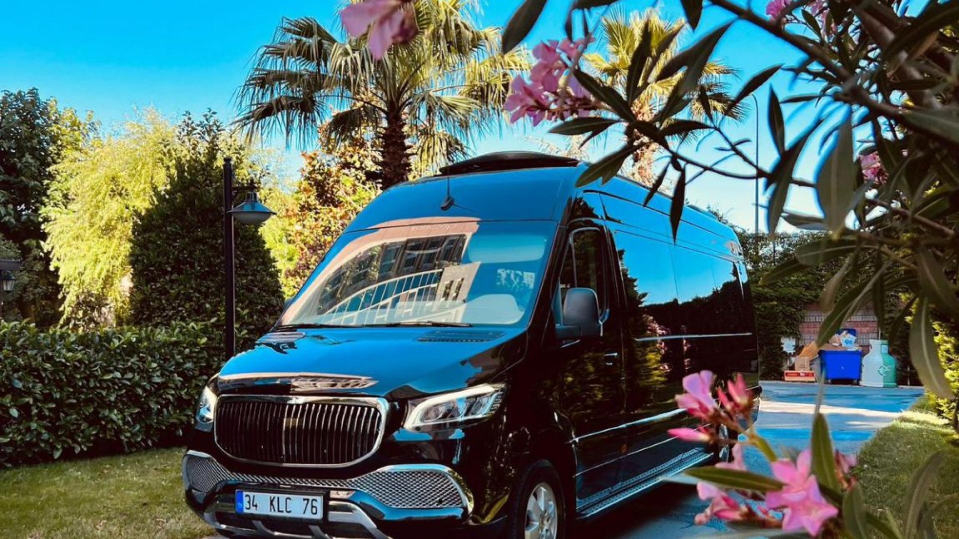 Mercedes Sprinter Maybach - (15 passenger)